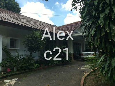 Di Jual 2 rumah diatas 1 tanah luas, hitung tanah saja Senopati. Area