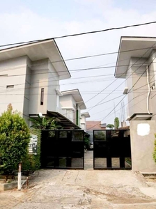 Dijual Rumah 2 Lt Siap Huni di Komplek Pajak Cipadu Tangerang Selatan