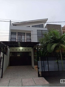 Dijual rumah 2,5 lantai di Kemang Golf Rawalumbu Bekasi Selatan