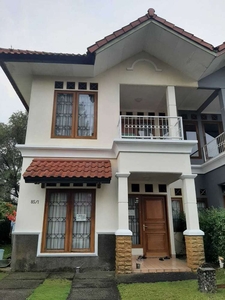 Dijual Villa bagus terawat di Puncak