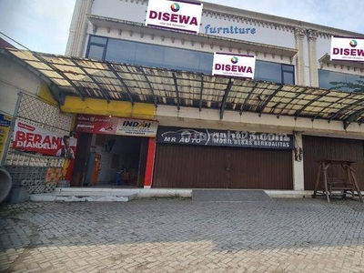 Disewakan Ruko Besae 2 Lantai Ex Furniture di Pinggir Jalan Raya