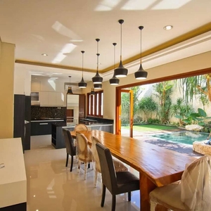 For Sale MURAH Villa Cantik Bergaya Tropical Mewah Berkelas