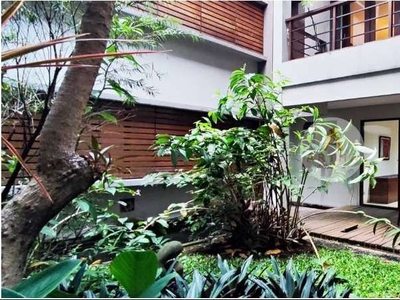 Jual Rumah Mewah Full Furnish 3 Lantai di Batununggal Bandung