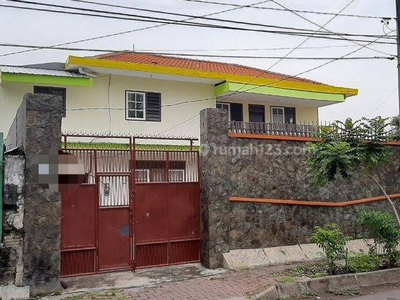 rumah besar 2 lantai pusat kota di jl. Pandegiling