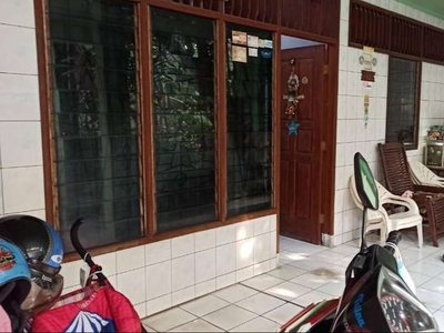 Rumah di Komplek DPR Meruya Selatan Jakarta Barat, 4 Kamar, 2 Lantai