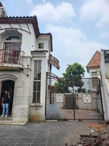 Rumah dijual di Taman Spain Karawaci Tangerang