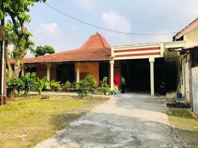 Rumah + kost, Jual Hitung tanah saja.. Tepi jalan di ciracas jaktim