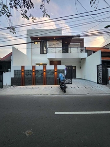 Rumah mewah lokasi strategis di Cipinang cimpedak Jaktim