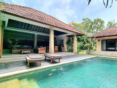 Villa Tropis Halaman Luas Free Hold atau Leased Hold Jimbaran Bali