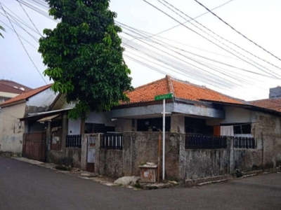 Dijual Rumah daerah Cawang Ada Kontrakan cocok Buat Dibangun Lagi Jadi Kos