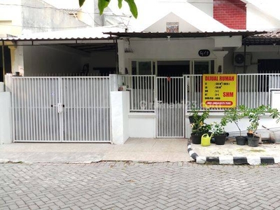 Rumah 2 Lantai Sudah Renovasi Unfurnished Sertifikat Hak Milik di Jalan Babatan Pilang Selatan Gang Xv Blok G1 No 7 Wiyung Surabaya Jawa Timur ., Surabaya