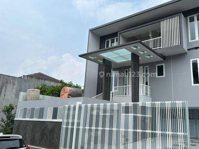 Rumah Nice View di Cluster Elite Setra Duta Bandung