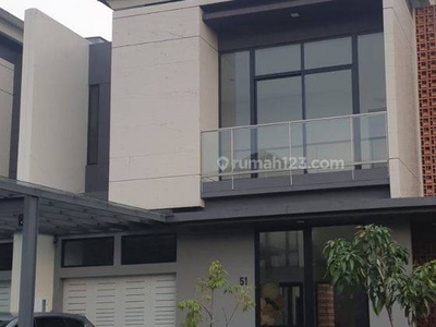 Rumah Cantik 2 Lantai di Emily Elsa Summarecon