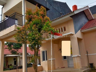 Rumah cantik 2 lantai di tembalang