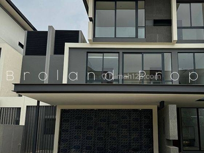 Rumah Sultan di Bsd City, Lyndon Navapark Type L 12m 3 Lantai