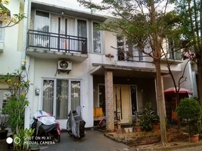 Town house jl. Wr supratman