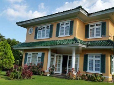 Villa 2 Lantai Hoek di Kota Bunga Puncak Resort