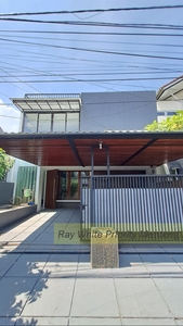 Dijual A Newly Renovated Modern House with Rooftop in Lebak Bulus
