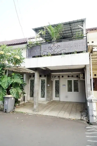 Di Jual Rumah 2 Lantai di Perumahan Villa Jatiwaringin Jakarta Timur