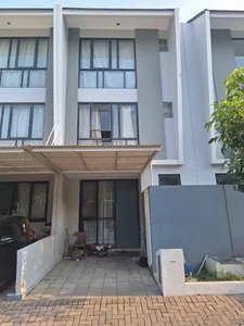 Dijual Rumah Bagus Strategis Royal Residence Cluster Serenade Surabaya