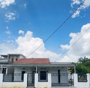 Dijual Rumah Strategis di Perumahan Aman One Gate System