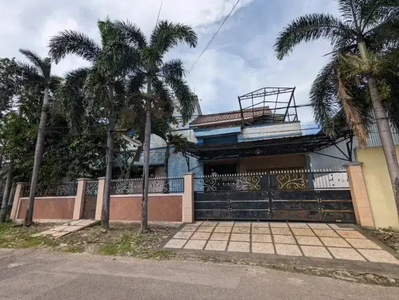 Dijual Rumah Usaha Bagus Lokasi Strategis Kota Baru Driyorejo Surabaya