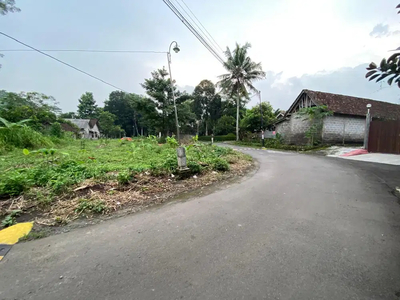 Jl Kaliurang km 13, Area Perum dan Kulineran