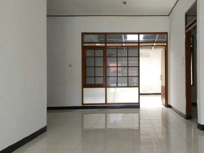 Rumah Bagus Terawat di Taman Kopo Indah 2