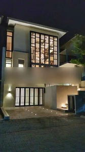 Rumah Luxury desain modern Split level di NavaPark bsd city