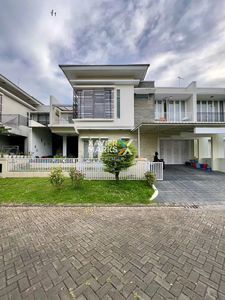 Rumah Mewah Furnished di Boulevard Greenwood Golf Araya Malang