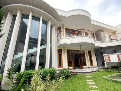 Rumah Mewah Semi Furnished di Cluster favorit Batununggal Bandung