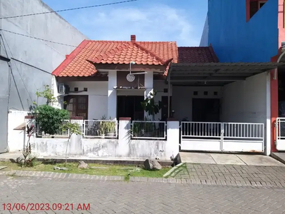 Rumah Strategis Dekat Taman Puri Surya Jaya Gedangan Sidoarjo