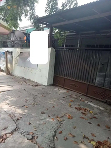 Rumah Tua Pinggir Jalan Raya Dekat Pasar Dan Kantor Lurah Cengkareng