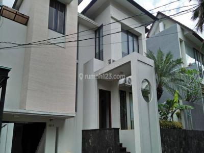 Modern Minimalist And Luxurious House In Compound In Ampera