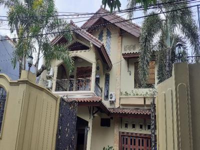 Dijual Rumah Mewah Ada Kolam Renang Di Bambu Apus