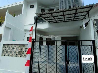 FOR RENT Rumah di Cililin , Kebayoran Baru 2 Lantai Sudah Renovasi Unfurnished