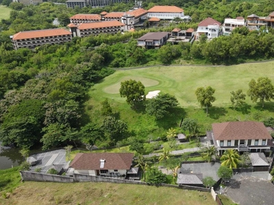 Luxury Villa View Lapangan Golf dan danau di pecatu terdiri 2 bangunan utama