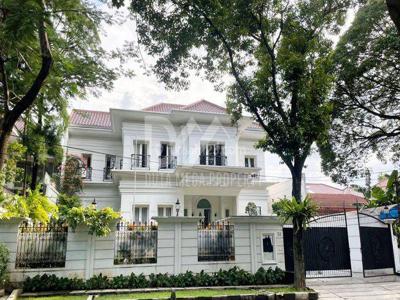 Rumah Mewah American Classic di Kebayoran Baru, Jakarta Selatan.