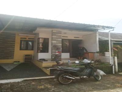 Disewakan rumah di Bambu hijau town house, Malaka, Cipayung Jaktim