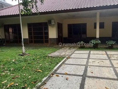 Disewakan Rumah 1 Lantai Kebayoran Baru Cocok Untuk Silent Office