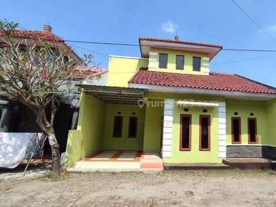 Disewakan Rumah Siap pakai 2 lantai
Lokasi : Cluster di Jln Mangesti Raya Gentan