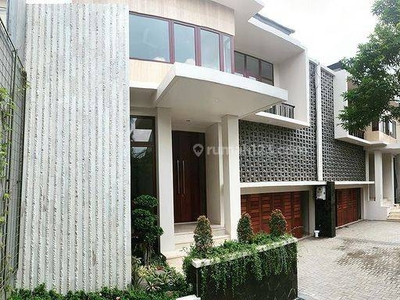 Disewakan Rumah Town House di Kemang Jakarta Selatan Private Pool