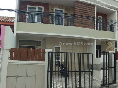 Disewakan Rumah Townhouse di Cempaka Putih Jakarta Pusat