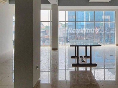Gedung 4 lantai model minimalis di Raya Bintaro Bagus