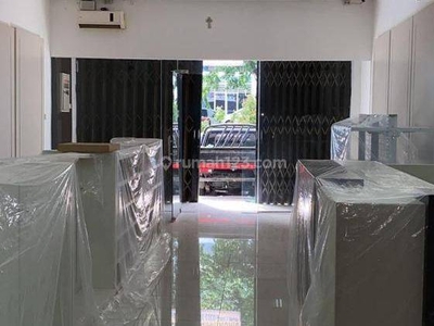 Ruko3,5 lantai bagus siap pakai di Klampis Jaya. Nol Jalan . Lokasi strategis. Cocok untuk toko, salon, klinik. Murah Nego