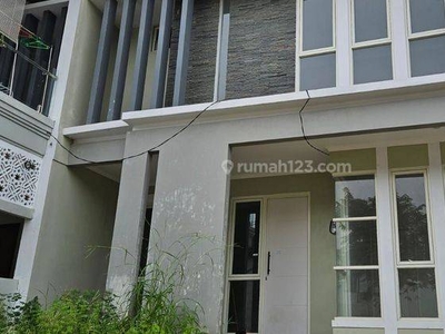 Rumah baru cantik dan minimalis di regency