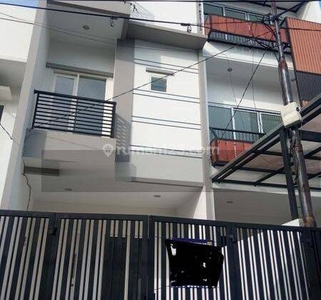 Rumah baru tomang di jalan Kenanga 3.5 lantai jalan 2 mobil shm