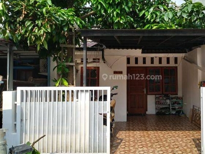 Rumah Minimalis Dekat Sekolah dan Perbelanjaan di Depok Siap KPR J14311
