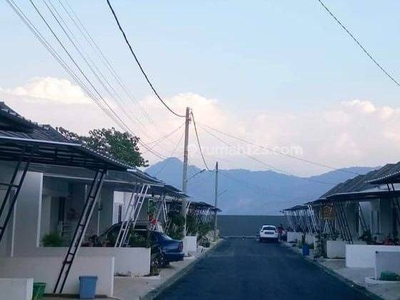Rumah minimalis dengan kondisi Bagus di Cemara Residence