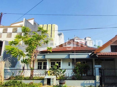 RUMAH SIAP HUNI DI BARUK UTARA SURABAYA DEKAT SUPERINDO MERR